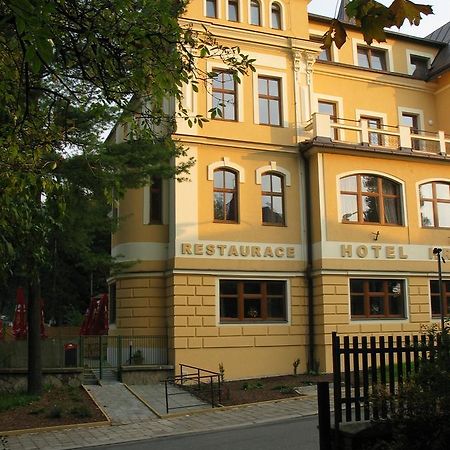 Hotel Hron Наход Экстерьер фото